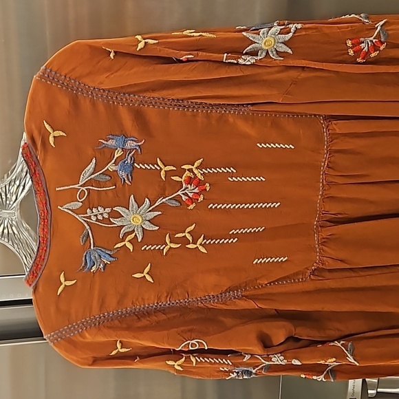 💕JOHNNY WAS💕 Dixie Floral Embroidered Tunic Top ~ Almond Light Medium - Picture 8 of 13